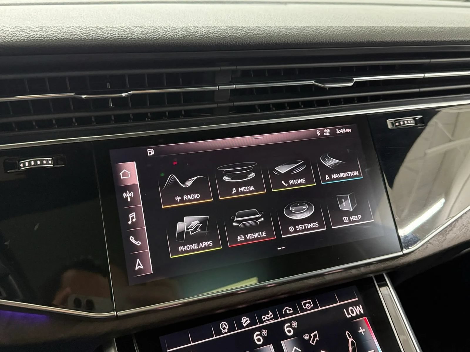 Used 2019 Audi Q8 Premium Plus w/ Premium Plus AWD/4WD image 24