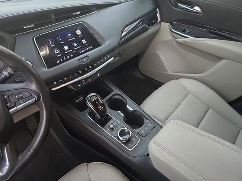 Used 2020 Cadillac XT4 Luxury w/ Cold Weather Package image 24