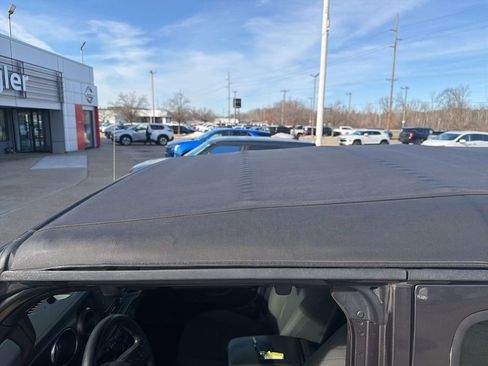 Used 2018 Jeep Wrangler Unlimited Sport image 5