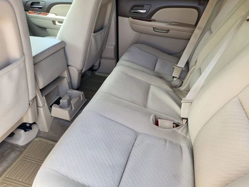 Used 2011 Chevrolet Suburban LS RWD image 20
