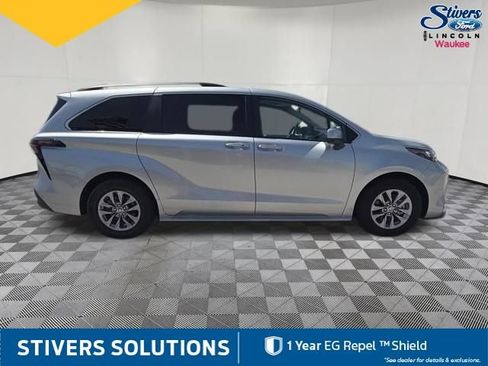 Used 2025 Toyota Sienna XLE FWD image 5