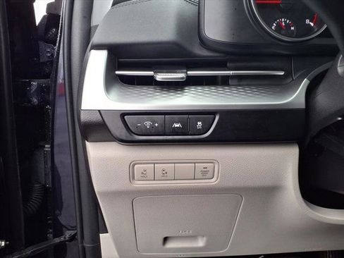 Certified 2024 Kia Carnival LX image 19