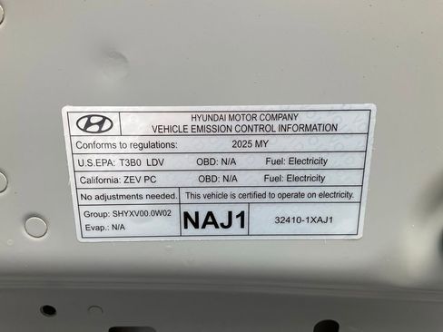 Used 2025 Hyundai Ioniq 5 SEL image 14