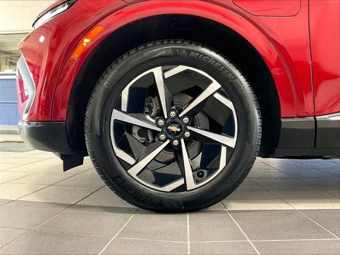 Used 2024 Chevrolet Equinox EV LT FWD image 7