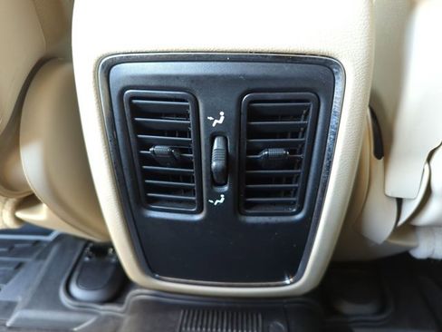 Used 2020 Jeep Grand Cherokee Laredo image 16