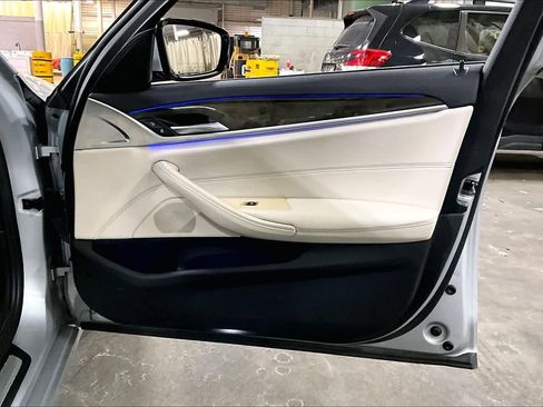 Used 2018 BMW 530e xDrive 530e xDrive iPerformance w/ Premium Package 2 image 23