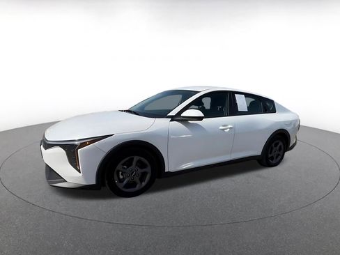 Used 2025 Kia K4 LXS image 8