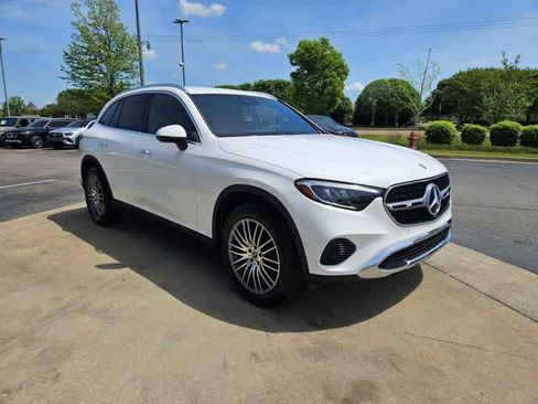 Used 2025 Mercedes-Benz GLC 300 4MATIC image 3