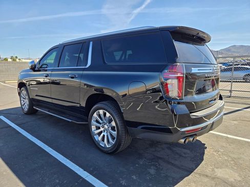Used 2021 Chevrolet Suburban Premier w/ Premium Package image 3