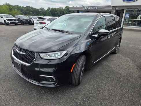 Used 2023 Chrysler Pacifica Limited FWD image 1
