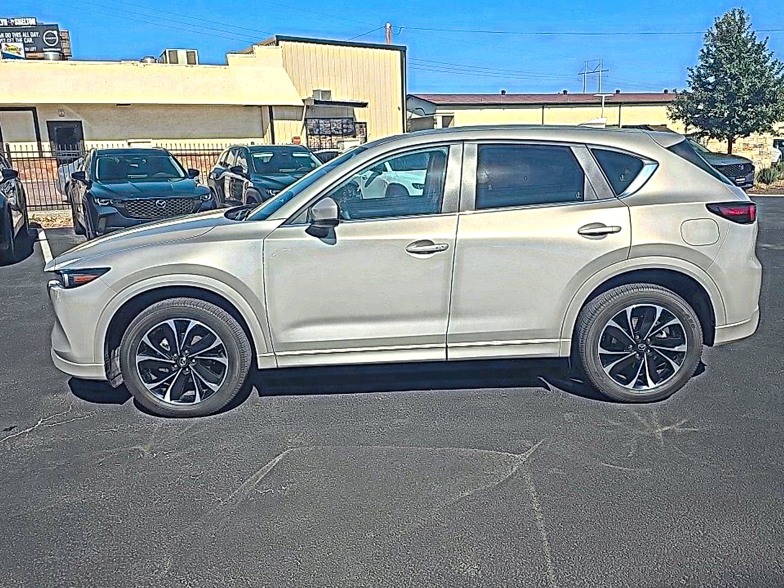Used 2025 MAZDA CX-5 AWD 2.5 S w/ Preferred Package image 4
