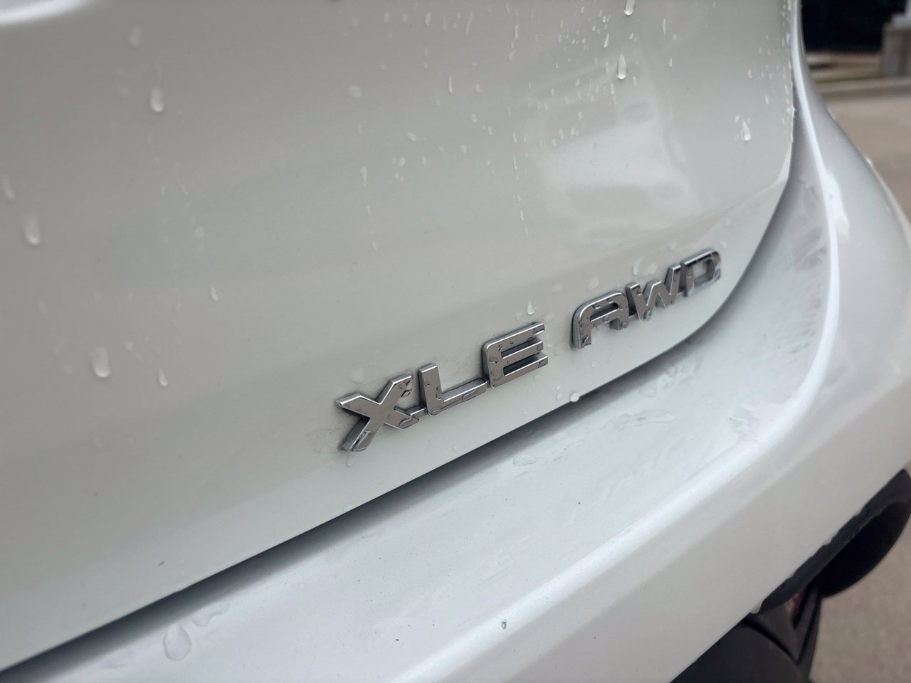 Used 2021 Toyota Highlander XLE AWD/4WD image 9