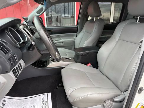 Used 2014 Toyota Tacoma PreRunner w/ Limited Package RWD image 9