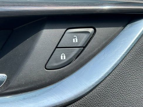 Used 2020 Buick Enclave Essence w/ Sound and Sites Package FWD image 23