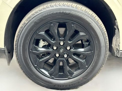 Used 2024 Ford Maverick Lariat w/ Black Appearance Package AWD/4WD image 32