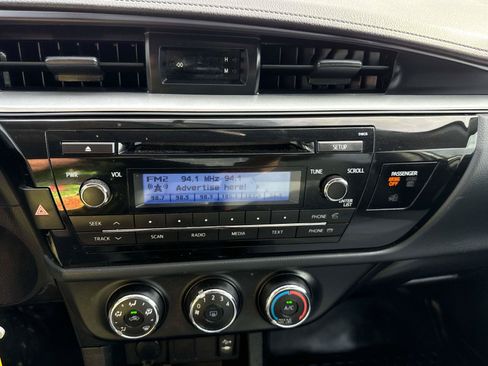 Used 2015 Toyota Corolla L FWD image 21
