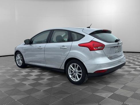 Used 2016 Ford Focus SE w/ SE Power Seat Package image 3