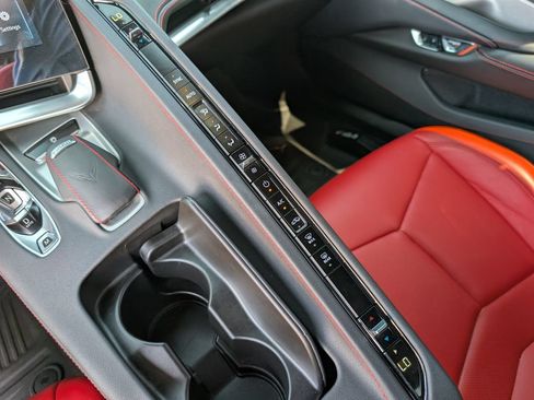Used 2024 Chevrolet Corvette Stingray Convertible RWD image 28