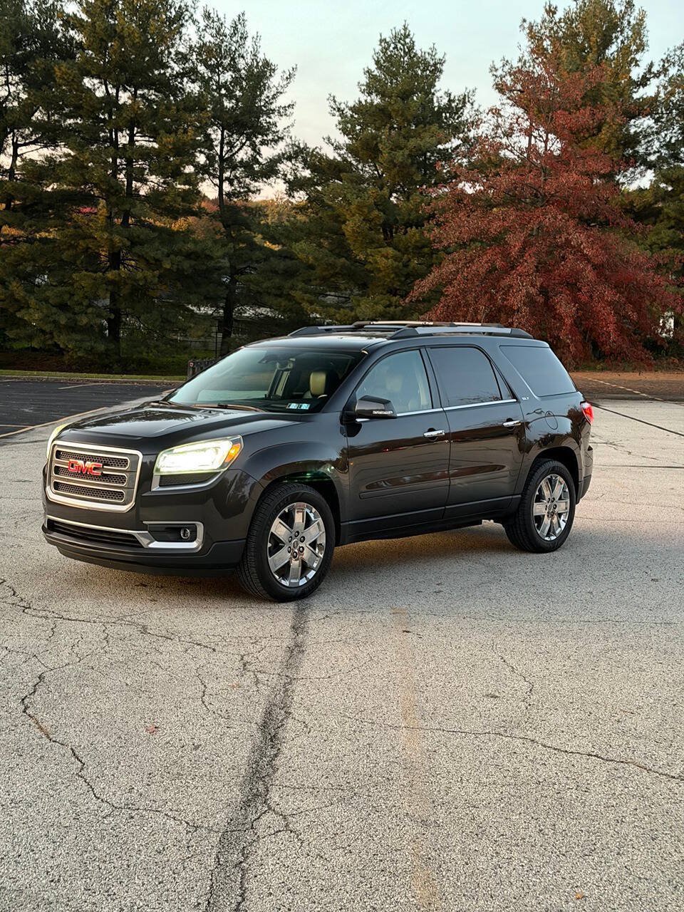 Used 2017 GMC Acadia Limited SLT AWD/4WD image 2