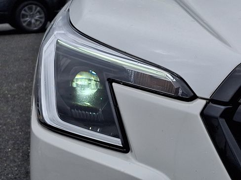 Used 2023 Subaru Forester Premium AWD/4WD image 9