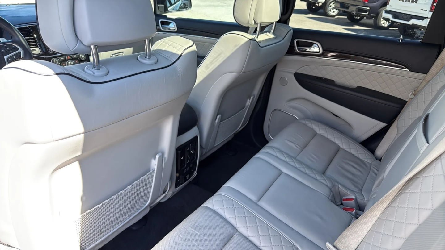 Used 2020 Jeep Grand Cherokee Summit AWD/4WD image 22