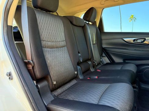 Used 2018 Nissan Rogue SV image 12