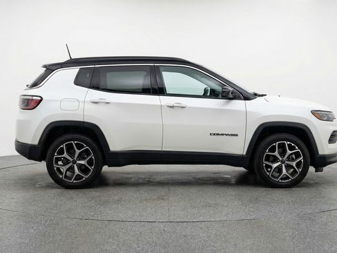 Used 2025 Jeep Compass Limited AWD/4WD image 11