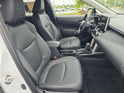 Used 2023 Toyota Corolla Cross XLE w/ Convenience Package AWD/4WD image 10