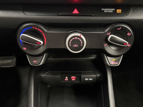 Used 2018 Kia Rio LX w/ LX Convenience Package image 16