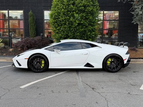 Used 2021 Lamborghini Huracan EVO RWD image 9
