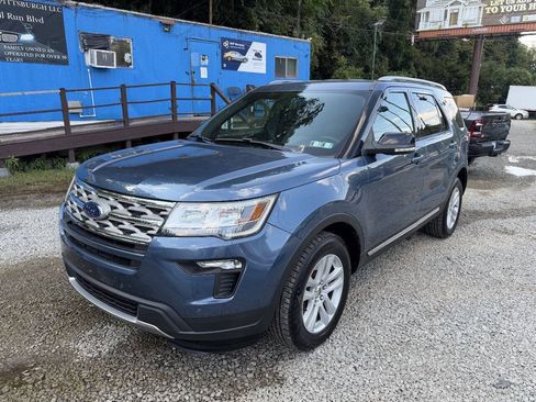 Used 2018 Ford Explorer XLT w/ Equipment Group 202A AWD/4WD image 4