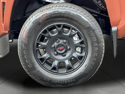 Certified 2025 Toyota Tacoma TRD Sport w/ TRD Sport Premium Package AWD/4WD image 24
