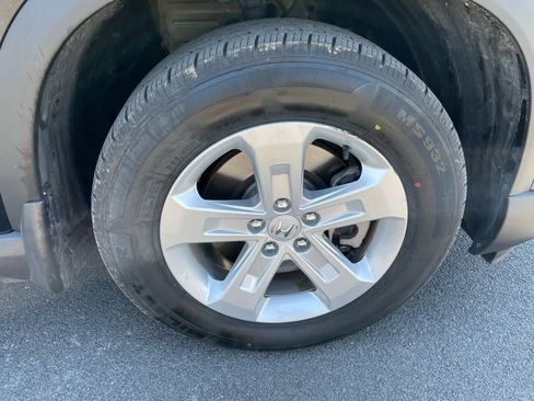 Used 2023 Honda Pilot LX image 4