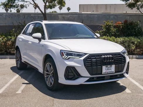 Used 2025 Audi Q3 2.0T Premium w/ Convenience Package AWD/4WD image 3