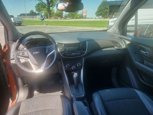 Used 2019 Chevrolet Trax LT w/ LT Convenience Package FWD image 8