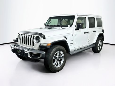 Used 2018 Jeep Wrangler Unlimited Sahara w/ Dual Top Group AWD/4WD image 3