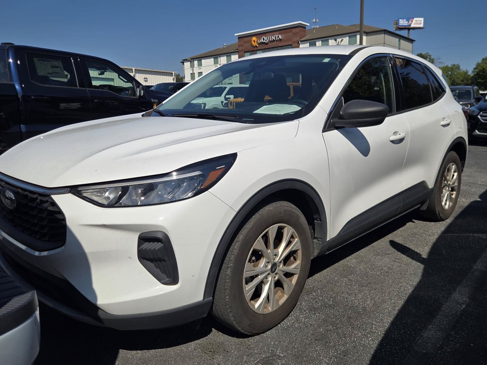 Used 2023 Ford Escape Active w/ Tech Pack #1 FWD image 1