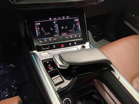 Used 2019 Audi e-tron Prestige w/ Prestige Package AWD/4WD image 22