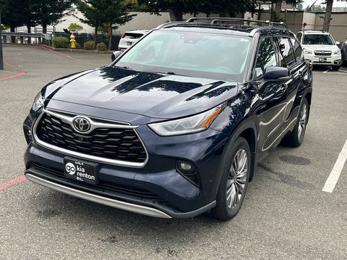 Used 2020 Toyota Highlander Platinum AWD/4WD image 3