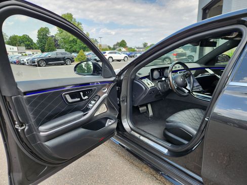 Used 2021 Mercedes-Benz S 580 4MATIC Sedan w/ AMG Line image 18