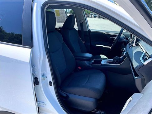 Used 2025 Toyota RAV4 XLE AWD/4WD image 11