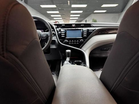 Used 2019 Toyota Camry LE w/ Carpet Mat Package image 40