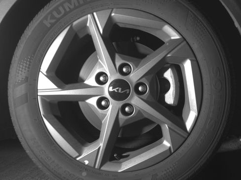 Used 2025 Kia K4 LXS image 13