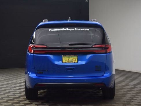 New 2027 Chrysler Pacifica Select AWD/4WD image 11