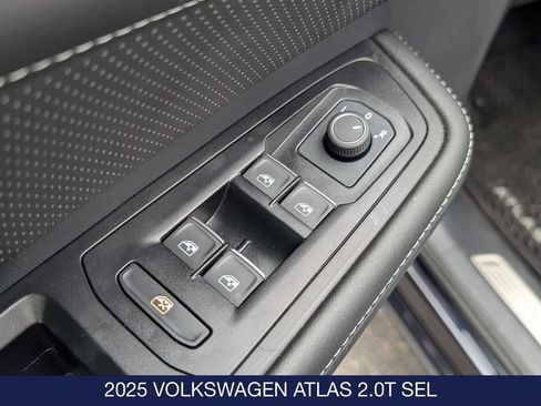 Used 2025 Volkswagen Atlas SEL AWD/4WD image 11