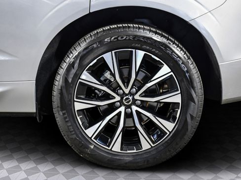 Used 2025 Volvo XC60 B5 Plus image 33