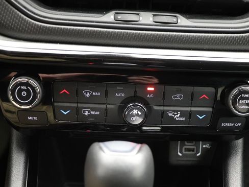 Used 2025 Jeep Compass Trailhawk AWD/4WD image 22