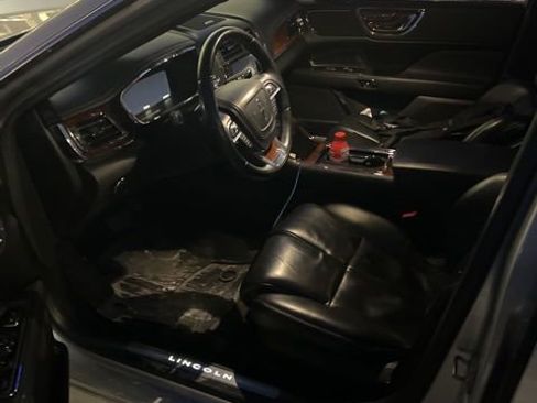 Used 2017 Lincoln Continental Select image 7