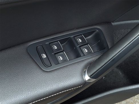 Used 2019 Volkswagen Golf R 4-Door image 11