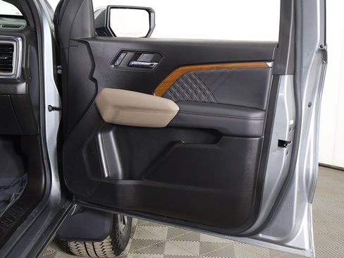 Used 2023 GMC Canyon Denali image 28